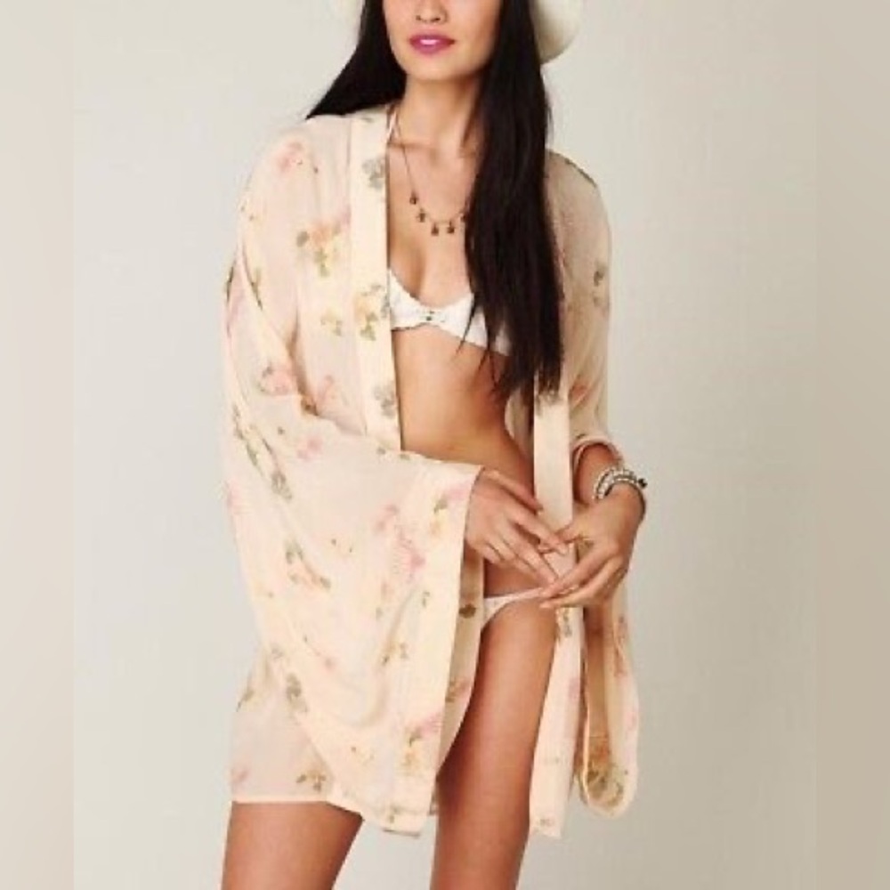 NWOT one teaspoon 100% silk floral kimono ✨👘